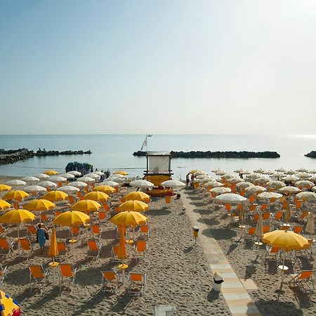 Club Esse Mediterraneo Montesilvano Marina Buitenkant foto