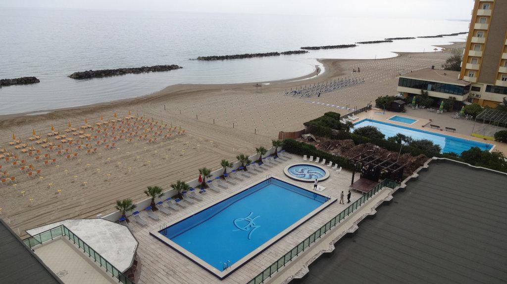 Club Esse Mediterraneo Montesilvano Marina Buitenkant foto