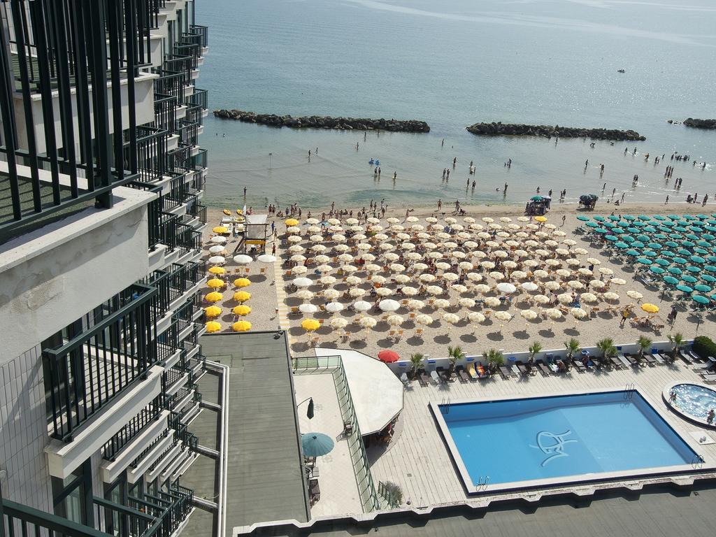 Club Esse Mediterraneo Montesilvano Marina Buitenkant foto