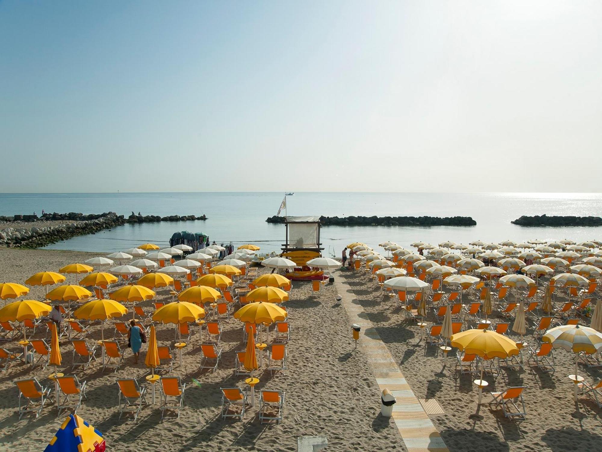 Club Esse Mediterraneo Montesilvano Marina Buitenkant foto